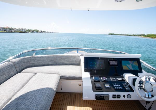 Azimut 66 image