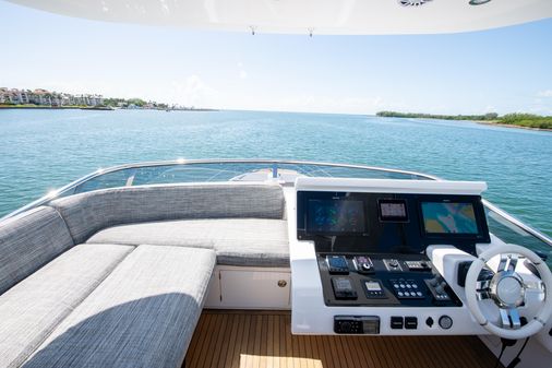 Azimut 66 image