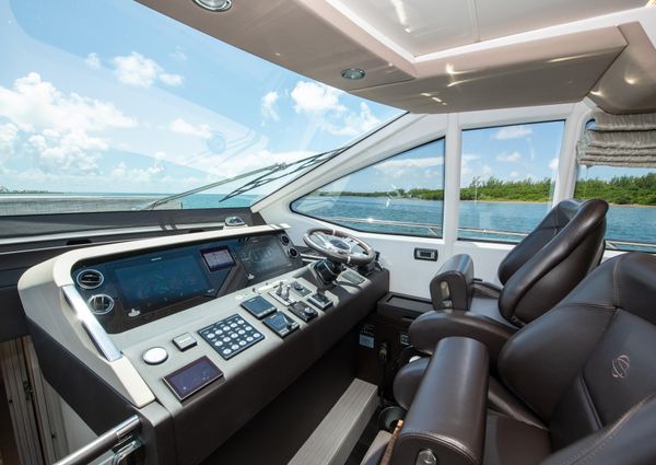 Azimut 66 image