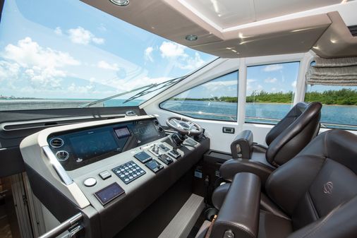 Azimut 66 image