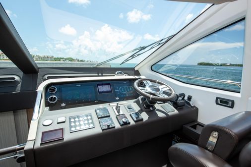 Azimut 66 image