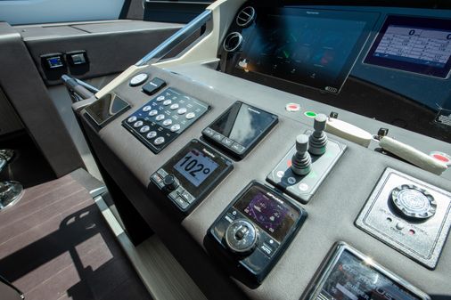 Azimut 66 image