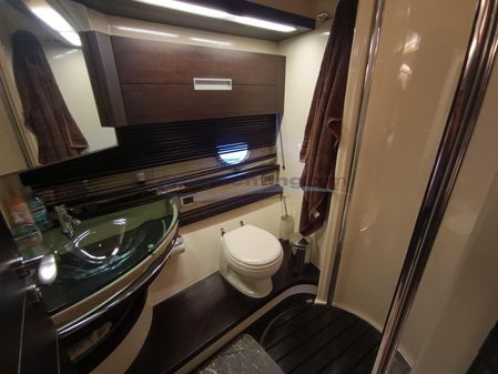 Azimut 68S image