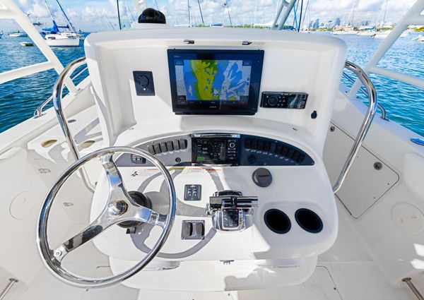 Boston-whaler 320-OUTRAGE image