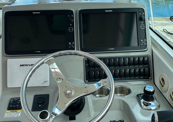 Boston Whaler 345 Conquest image