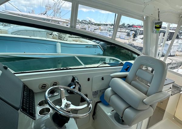 Boston Whaler 345 Conquest image