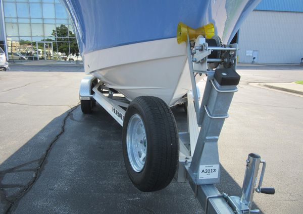 Robalo R230-CENTER-CONSOLE image