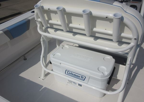 Robalo R230-CENTER-CONSOLE image