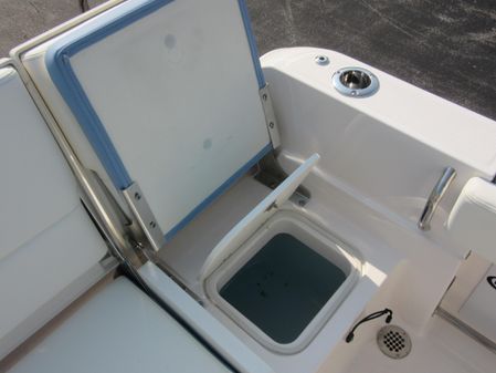 Robalo R230-CENTER-CONSOLE image