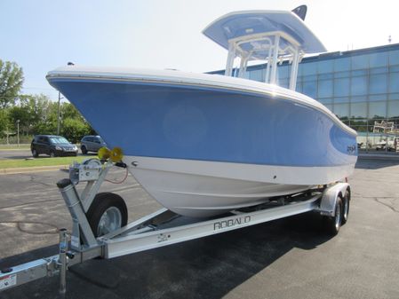 Robalo R230-CENTER-CONSOLE image