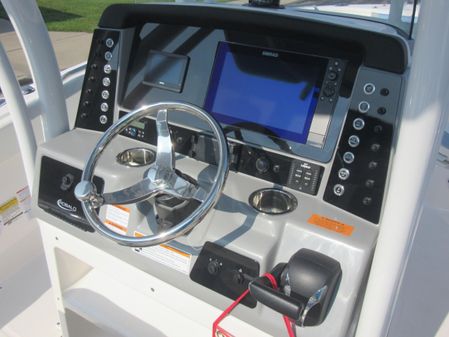 Robalo R230-CENTER-CONSOLE image