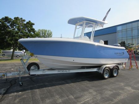 Robalo R230-CENTER-CONSOLE image