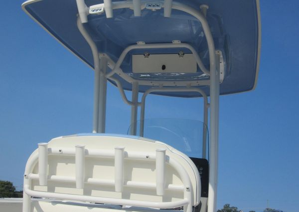 Robalo R230-CENTER-CONSOLE image