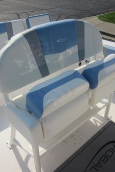 Robalo R230-CENTER-CONSOLE image