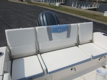 Robalo R230-CENTER-CONSOLE image
