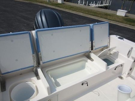 Robalo R230-CENTER-CONSOLE image