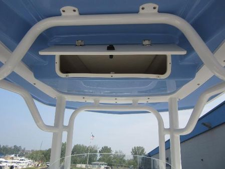 Robalo R230-CENTER-CONSOLE image