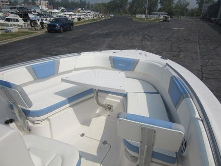 Robalo R230-CENTER-CONSOLE image