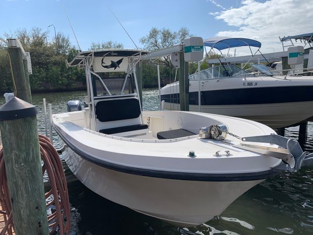 1989 Mako 261 Tampa, Florida - USA Coastal Marine