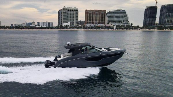 Cruisers Yachts 38 GLS 