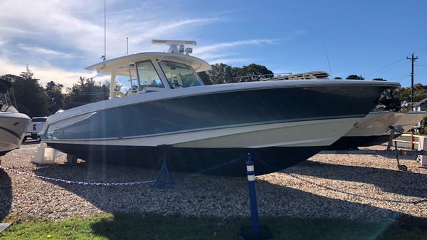 Boston Whaler 380 Outrage