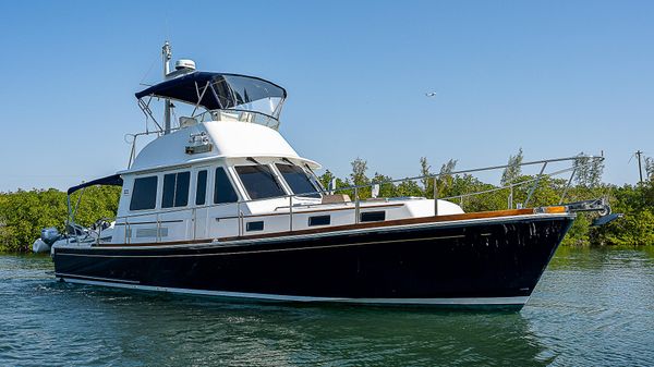 Grand Banks Eastbay 43 Flybridge 