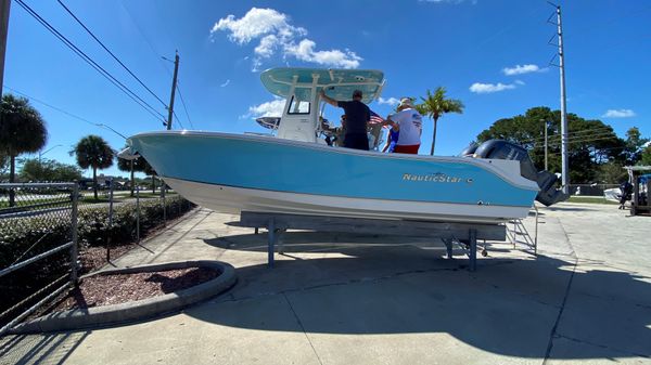 NauticStar 2602 Legacy