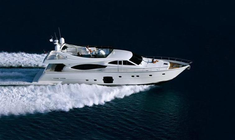 2005 Ferretti Yachts761