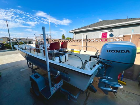 Boston-whaler MONTAUK - main image