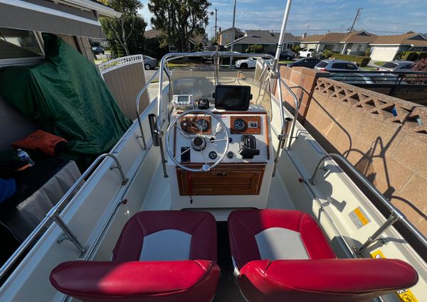 Boston-whaler MONTAUK image