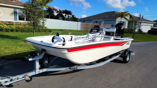 Mako Pro Skiff 17 CC 