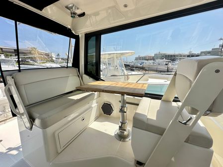 Boston Whaler 325 Conquest image