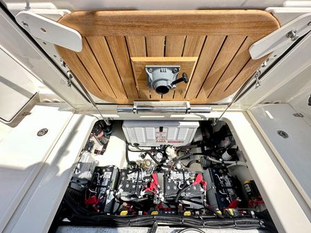 Boston Whaler 325 Conquest image