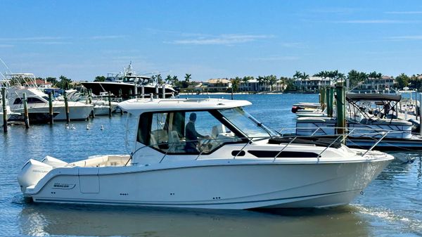 Boston Whaler 325 Conquest 