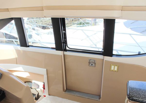 Carver 530-VOYAGER-PILOTHOUSE image