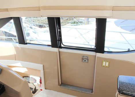 Carver 530-VOYAGER-PILOTHOUSE image