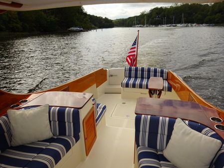 Hinckley Picnic Boat 37 MKIII image