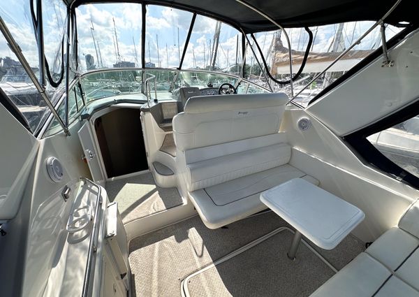 Cruisers Yachts 320 Express image