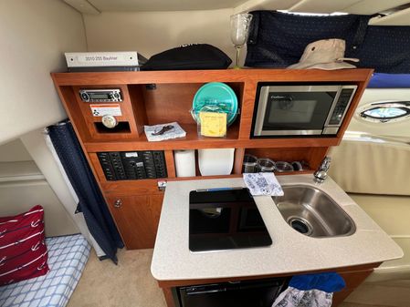 Bayliner 255 image