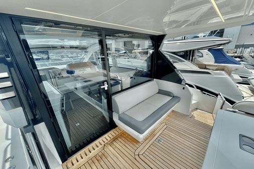 Galeon 425 HTS image