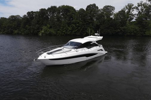 Galeon 425 HTS image