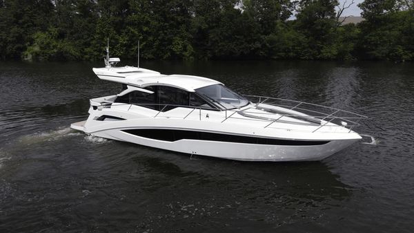 Galeon 425 HTS 