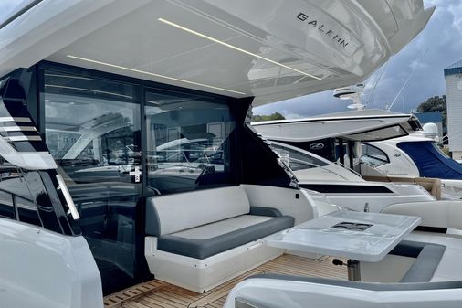 Galeon 425 HTS image