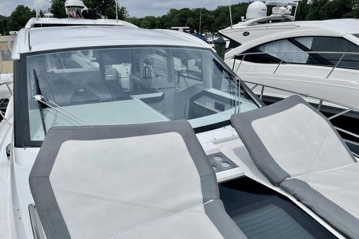 Galeon 425 HTS image