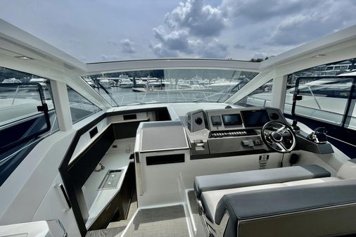 Galeon 425 HTS image