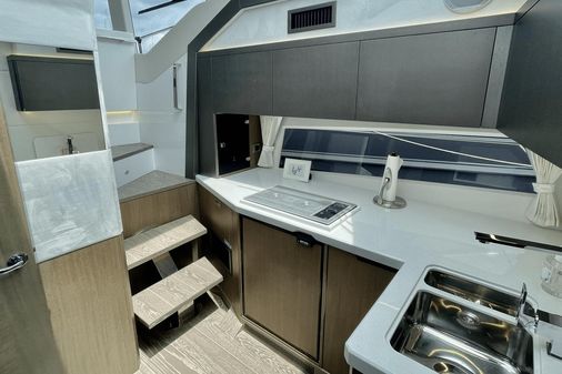 Galeon 425 HTS image