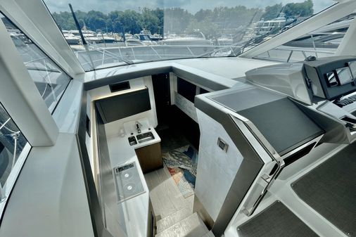 Galeon 425 HTS image