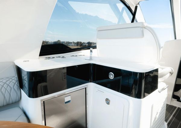 Sea Ray 370 SUNDANCER OB image