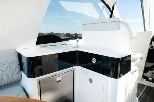 Sea Ray 370 SUNDANCER OB image