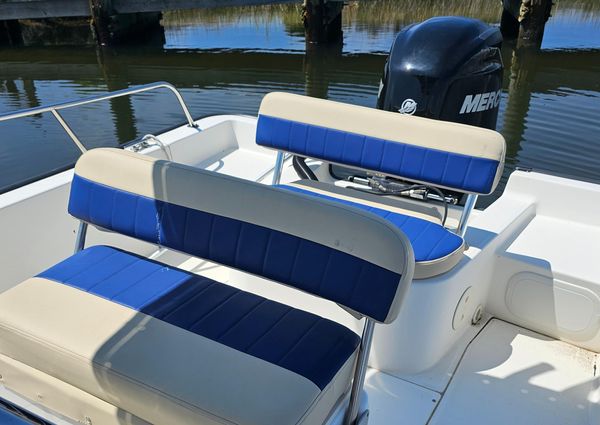 Boston Whaler 190 Montauk image